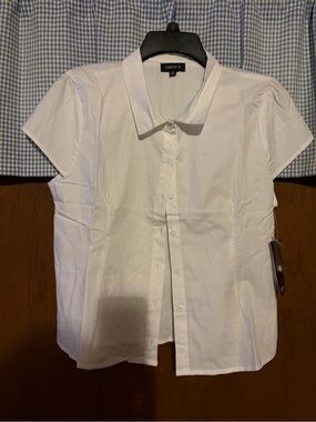 Forever 21 White Button-Up Shirt with Classic Collar